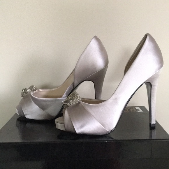 E Live From The Red Carpet Silver D’orsay - Picture 2 of 5